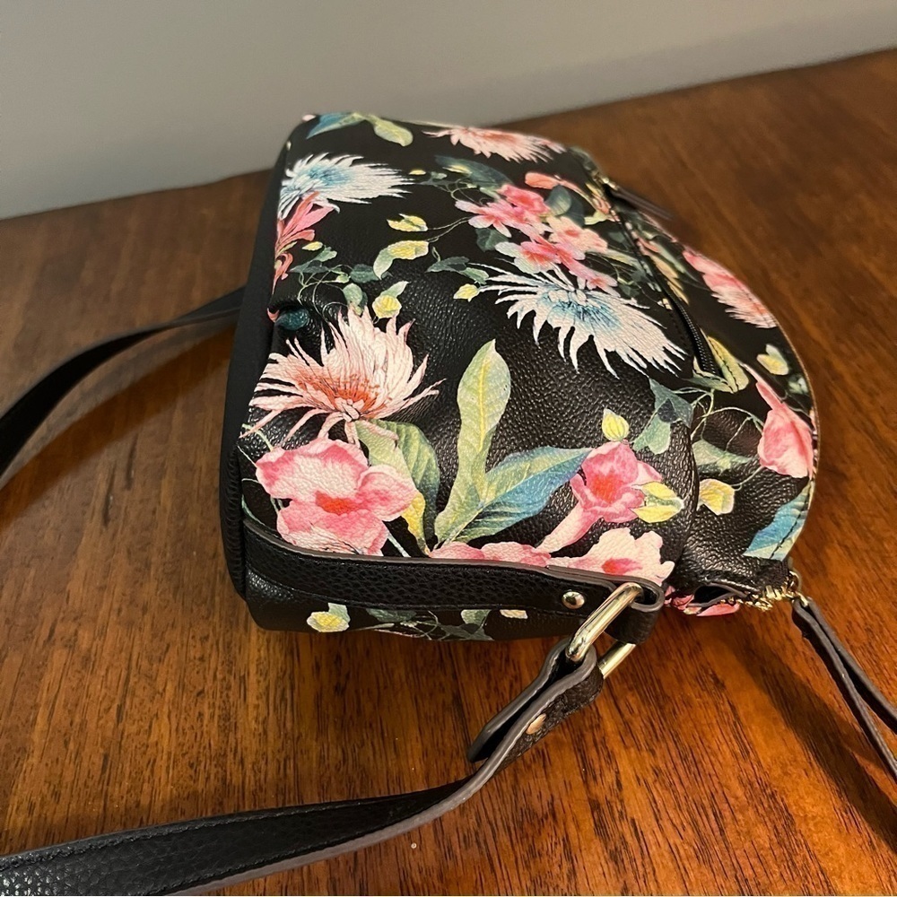 Vintage Liz Claiborne Women's
Harper Shoulder Tropical Classy purse. - Picture 11 of 14